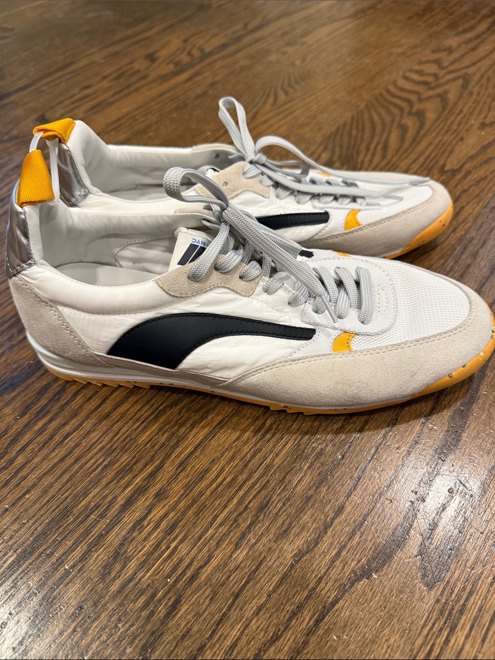 NWT Oncept Montreal Low Top Sneaker